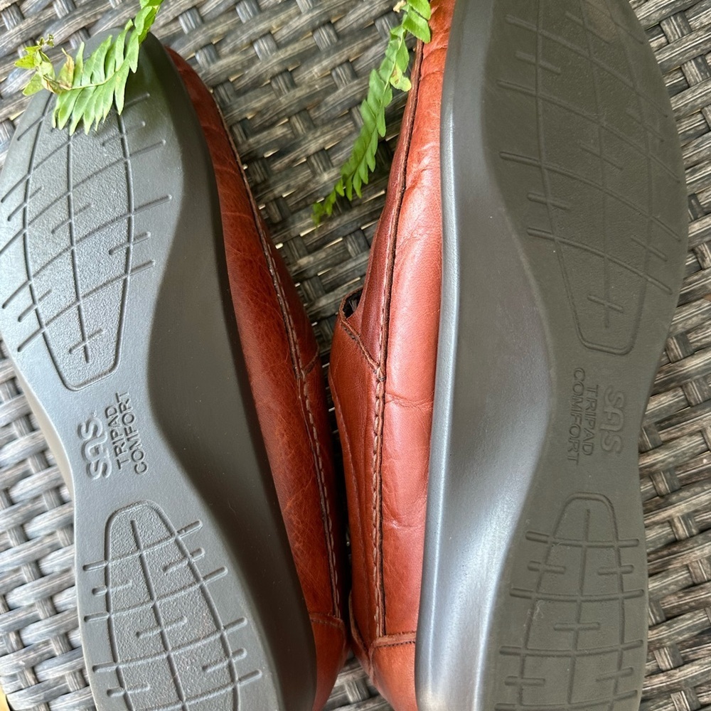 SAS Chestnut Leather Flats with Cutout Design - Picture 7 of 8
